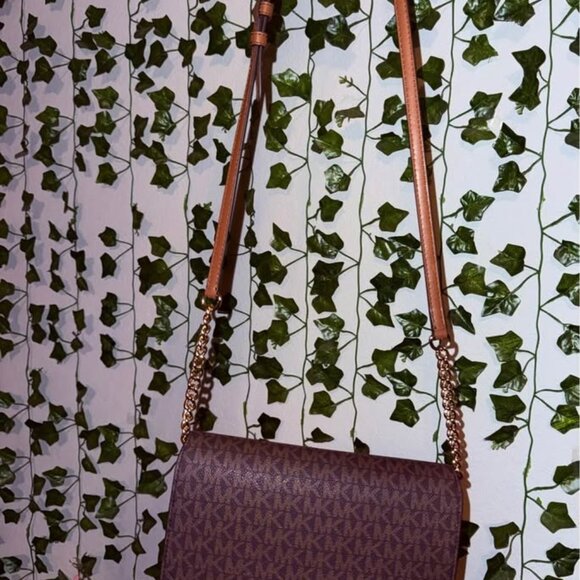 Brand New Michael Kors Crossbody Purse - Picture 2 of 7